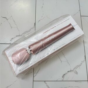 Le Wand Plug-In Vibrating Massager in Rose Gold